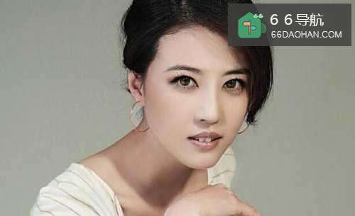 52岁周海媚坦言:我现在无钱无貌,谁会娶我?