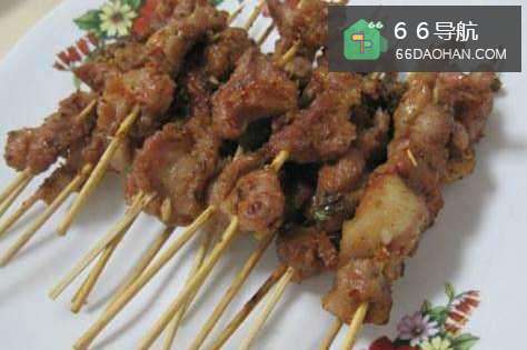 自制小吃烤羊肉串