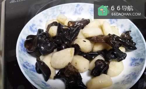 荸荠炒黑木耳的做法图解
