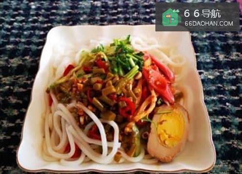 凉拌酸辣米粉制作方式,三分钟帮你搞定!