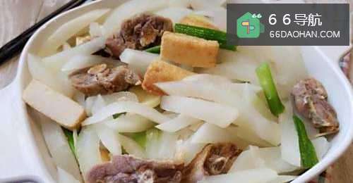 腊鸭腿鱼腐煮萝卜的制作办法,三分钟包你学会!