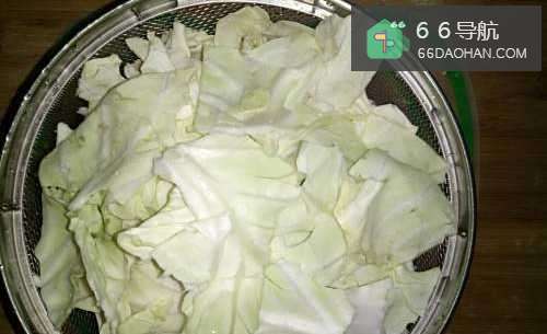 好吃美味的家常手撕包菜