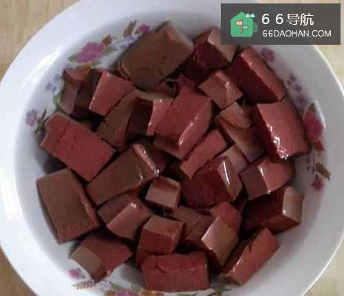 家常菜大葱炒鸭血