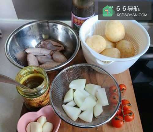 如何处理出家常菜系列咖喱土豆鸡翅