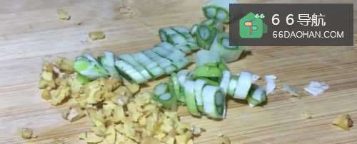 干炸带鱼这么做,酥脆不粘锅,一点腥味也没有