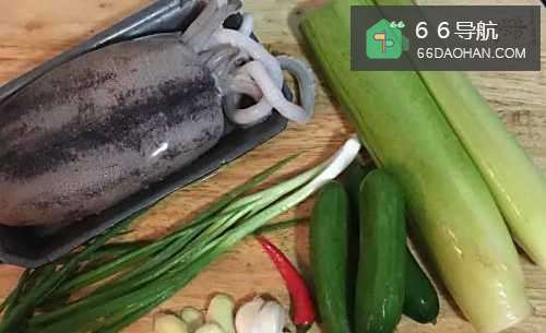 怎样做出家常菜系列之茭白黄瓜炒鱿鱼