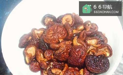 【土豆香菇炖骨头】简单做法