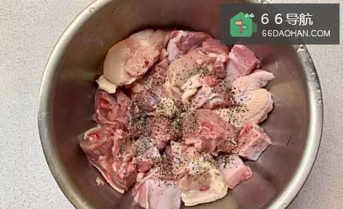 怎样做出家常菜系列之芋头炖鸡腿