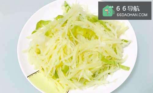 青椒土豆丝的做法——怎么才能让土豆丝不变黑?