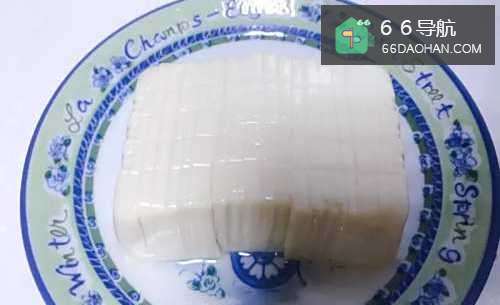 怎样做出家常菜系列之葱花皮蛋豆腐