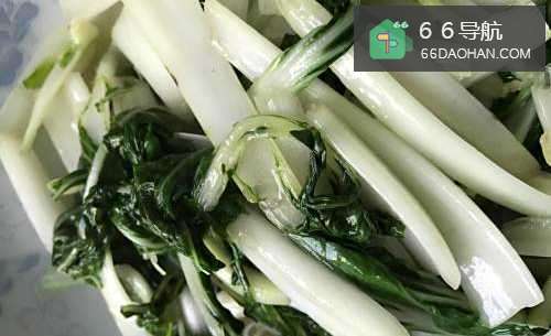 如何炒黑叶白菜才好吃?