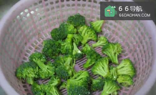 【西兰花炒菌菇】简单做法