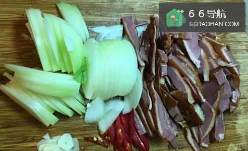 怎样做出家常菜系列之洋葱炒鸭胗