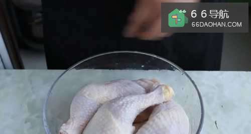 鸡腿这样做,甜嫩香酥,比油炸鸡腿要好吃