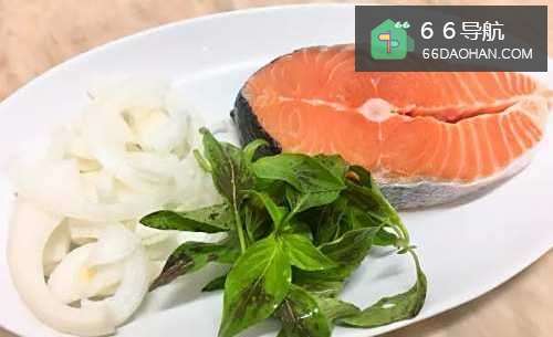 怎样做出家常菜系列之洋葱烧鲑鱼