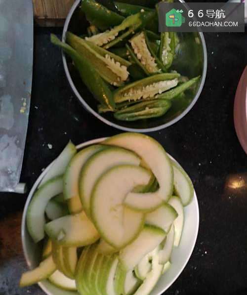 简易家常菜—青椒炒窝瓜