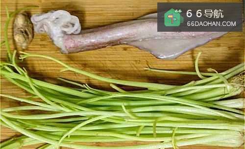 如何做芹菜炒鱿鱼