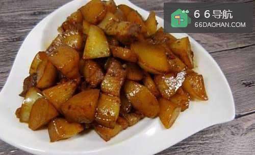 农家菜白萝卜焖红烧肉