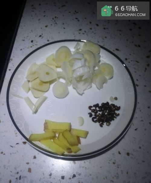土豆青椒炖鸡块的做法