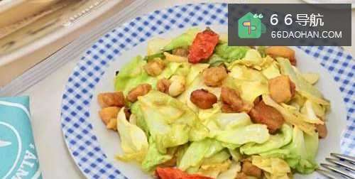 简单易学的油渣炒手撕包菜的家常做法