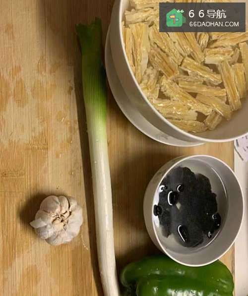 腐竹炒木耳的做法