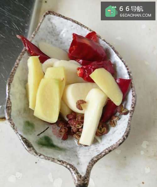 香肠炒小白菜的做法