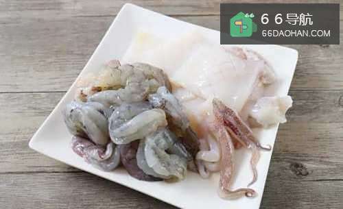 怎样做出家常菜系列之茄味海鲜豆腐煲