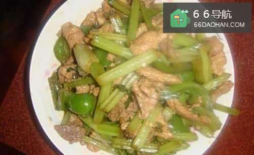 家常菜芹菜青椒炒肉的做法