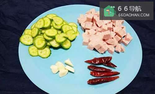 怎样做出家常菜系列之小黄瓜炒午餐肉