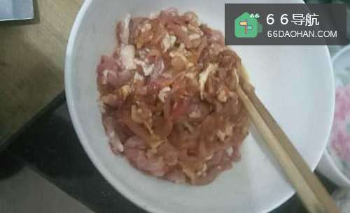 如何炒出美味的肉丝蒜苔