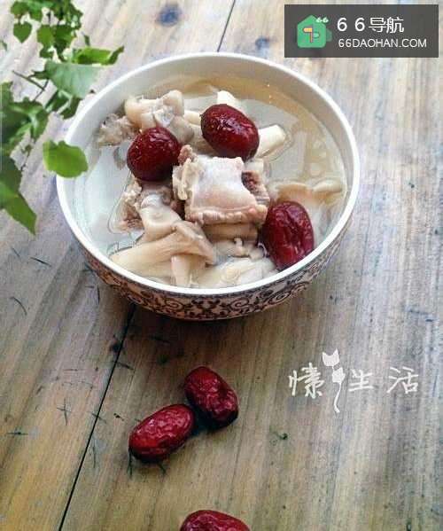 家常菜:红枣平菇排骨汤
