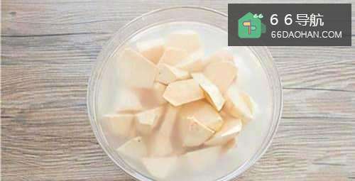 色泽金黄,外脆内软,糖丝不断的拔丝红薯