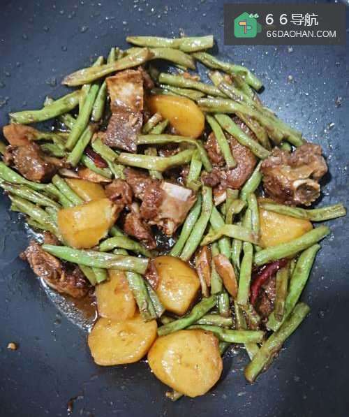 排骨炖土豆豆角的家常做法