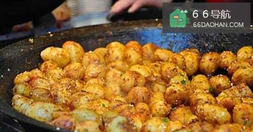 无敌美味炕洋芋怎么做,自制街头美味小吃