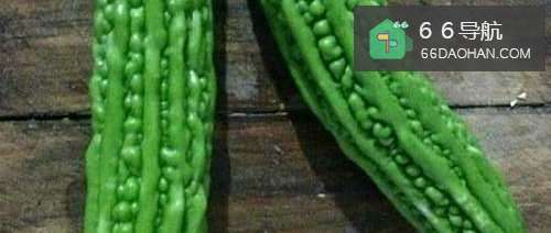 苦瓜炒火腿肠的做法