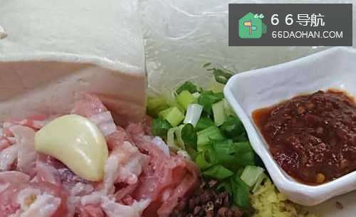怎样做出家常菜系列之鱼香豆腐粉丝煲