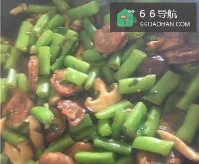 怎么做豆角蘑菇炒川味腊肠?家常做法分步骤介绍