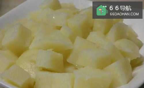 怎么样处理出家常菜系列之酱烧马铃薯豆腐煲