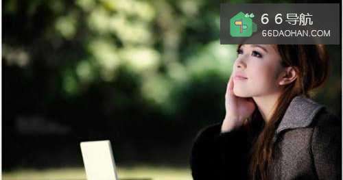 同一间办公室只有一个男同事经常感觉尴尬怎么办