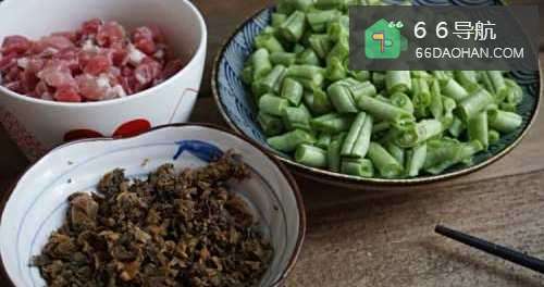 【芽菜干煸肉丁】简单做法