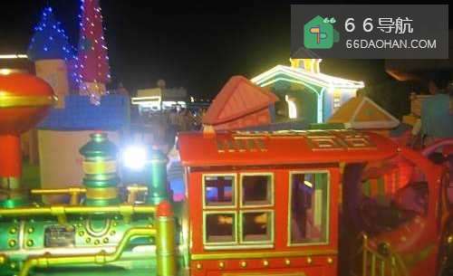 节日夜晚怎样领孩子玩乘车