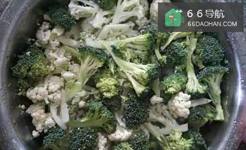 五花肉炒花菜西兰花的做法家常菜