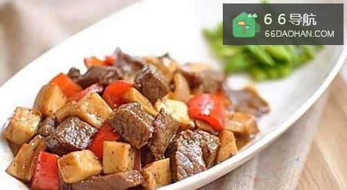 简单易学的杏鲍菇黑椒牛肉粒的家常做法