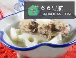 莲藕排骨汤的做法