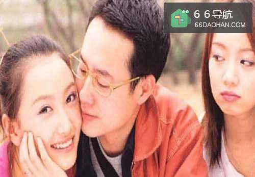 男朋友很受其他女孩子喜欢该怎么办呢？