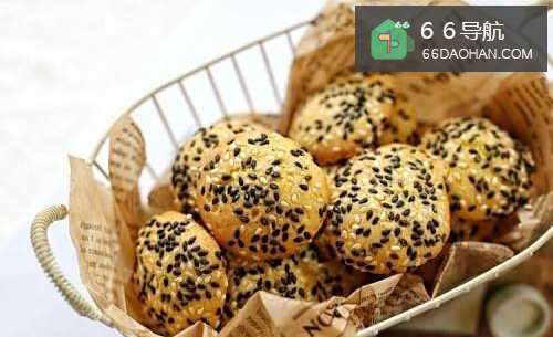 鸡蛋别再炒着吃了,做成小零食,酥香可口