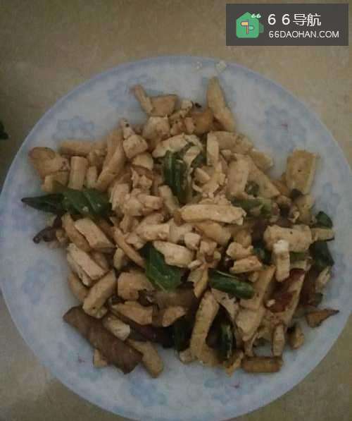 令人念念不忘的肉丝青椒炒豆腐做法~
