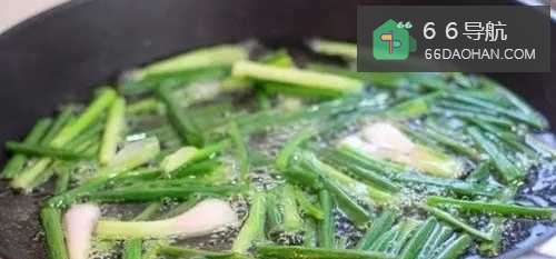 家常葱油拌面的做法