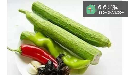 青椒木耳耗油炒丝瓜