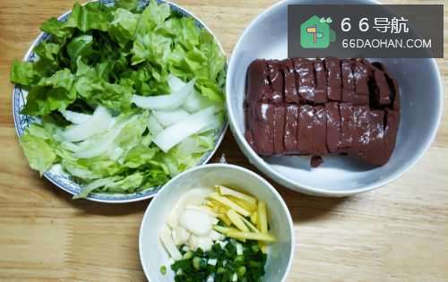 猪血的家常做法---猪血白菜汤